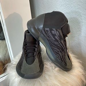 Authentic Adidas Yeezy QNTM Onyx Size 5.5 (7 women’s)